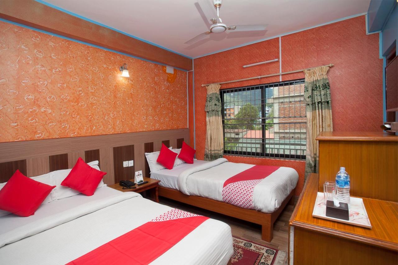 פוקהרה Hotel Middle Point Pvt Ltd מראה חיצוני תמונה