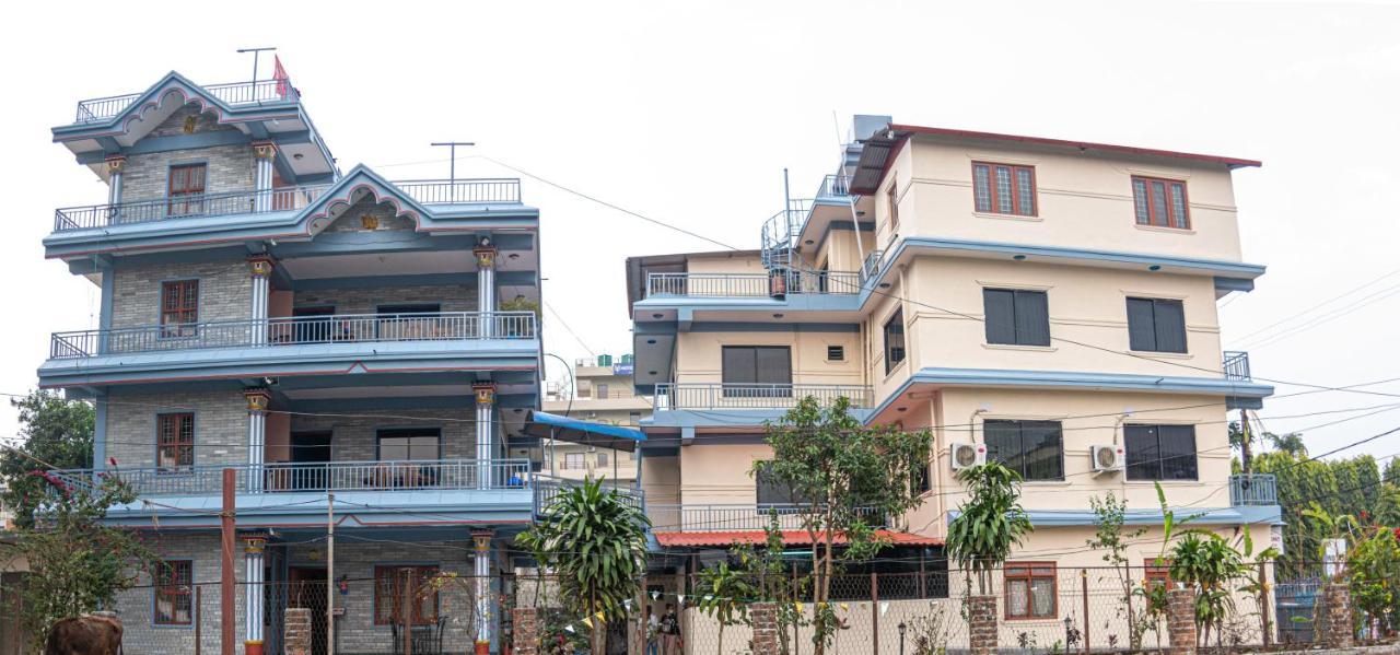 פוקהרה Hotel Middle Point Pvt Ltd מראה חיצוני תמונה