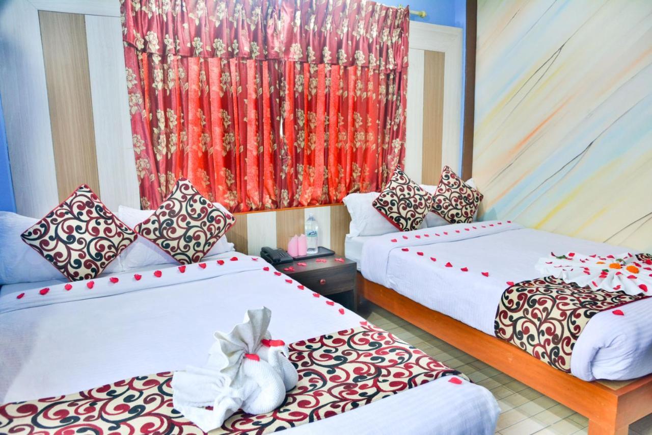 פוקהרה Hotel Middle Point Pvt Ltd מראה חיצוני תמונה