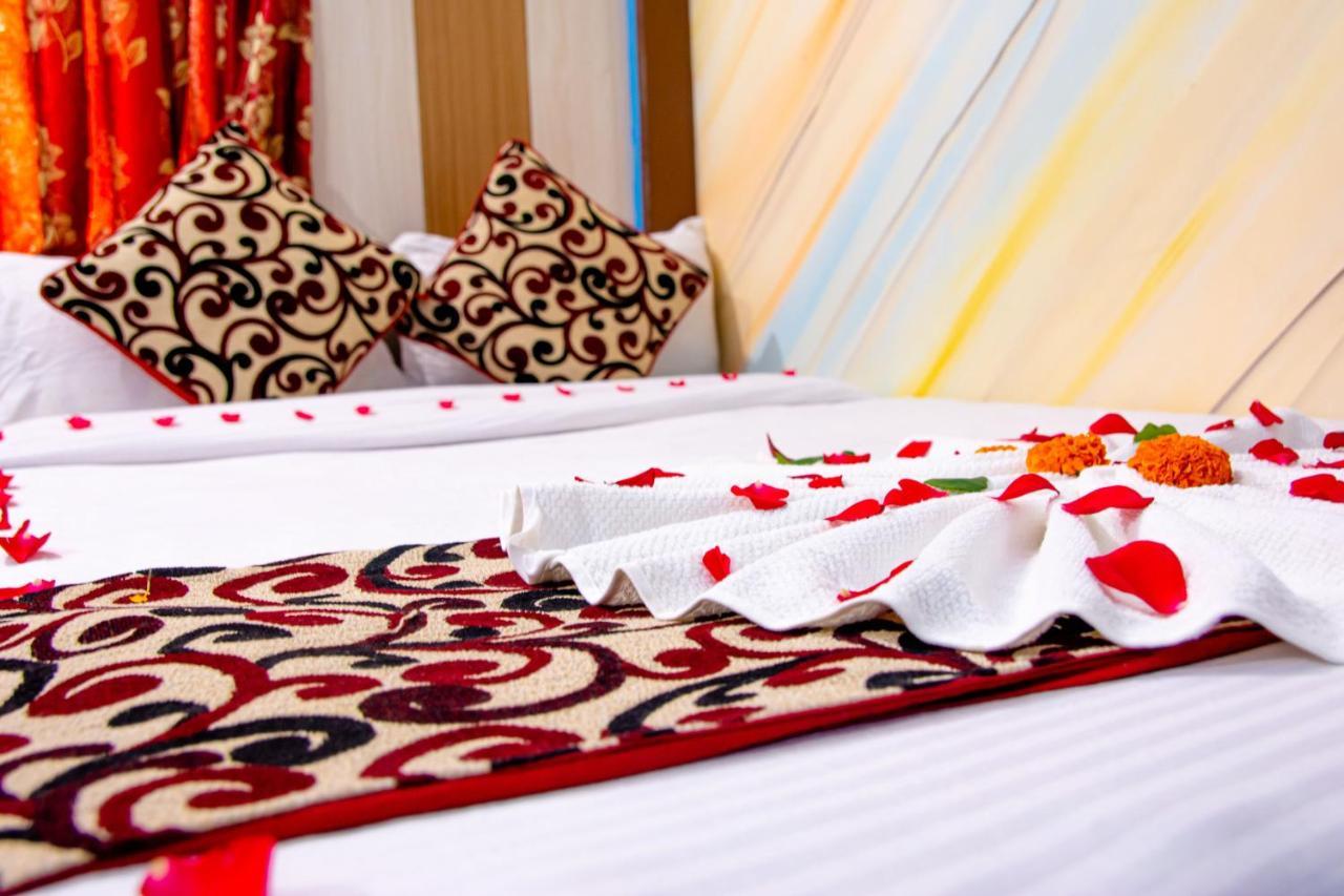 פוקהרה Hotel Middle Point Pvt Ltd מראה חיצוני תמונה
