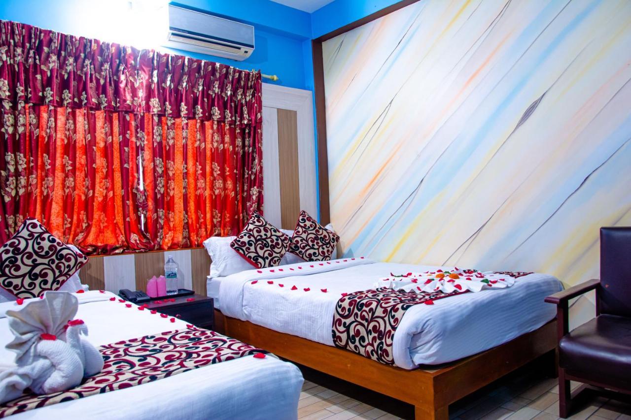 פוקהרה Hotel Middle Point Pvt Ltd מראה חיצוני תמונה