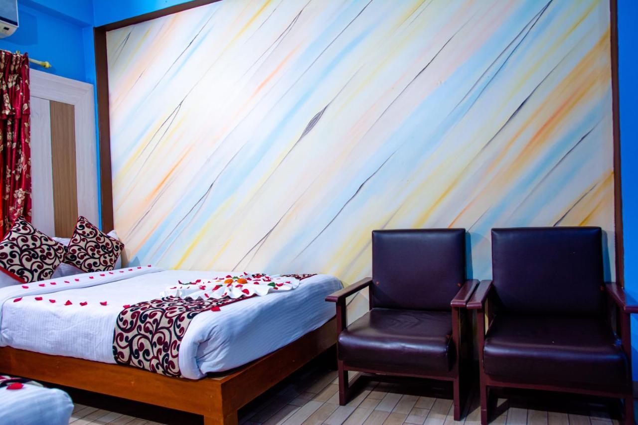פוקהרה Hotel Middle Point Pvt Ltd מראה חיצוני תמונה