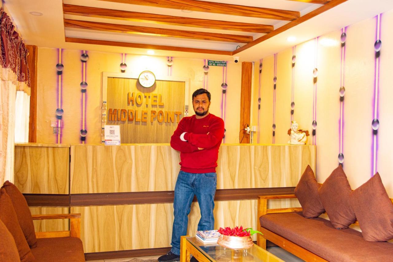 פוקהרה Hotel Middle Point Pvt Ltd מראה חיצוני תמונה