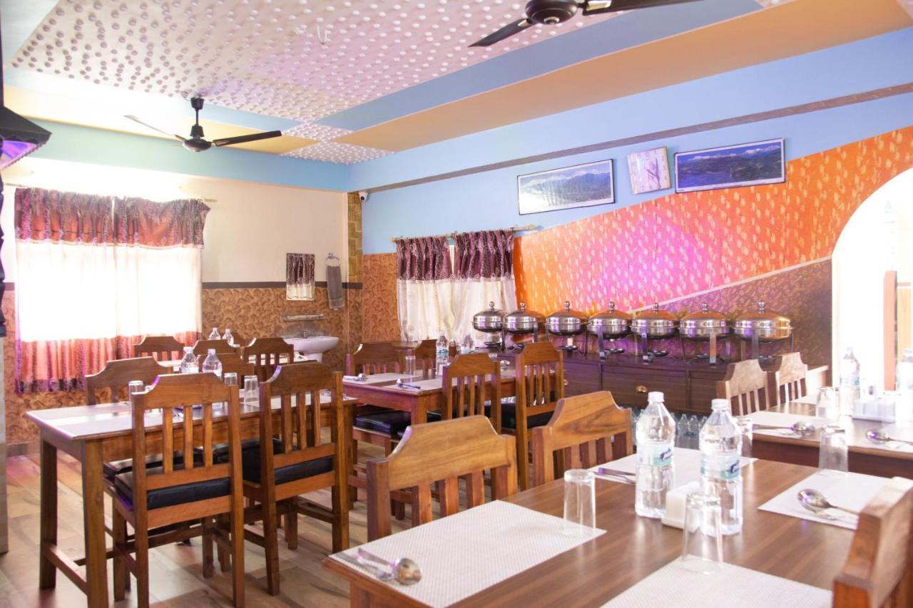 פוקהרה Hotel Middle Point Pvt Ltd מראה חיצוני תמונה