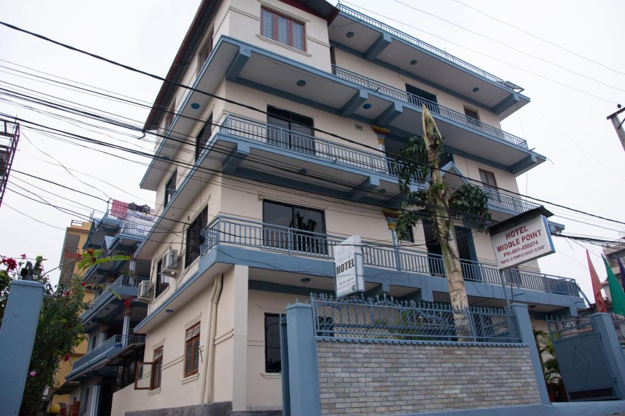 פוקהרה Hotel Middle Point Pvt Ltd מראה חיצוני תמונה