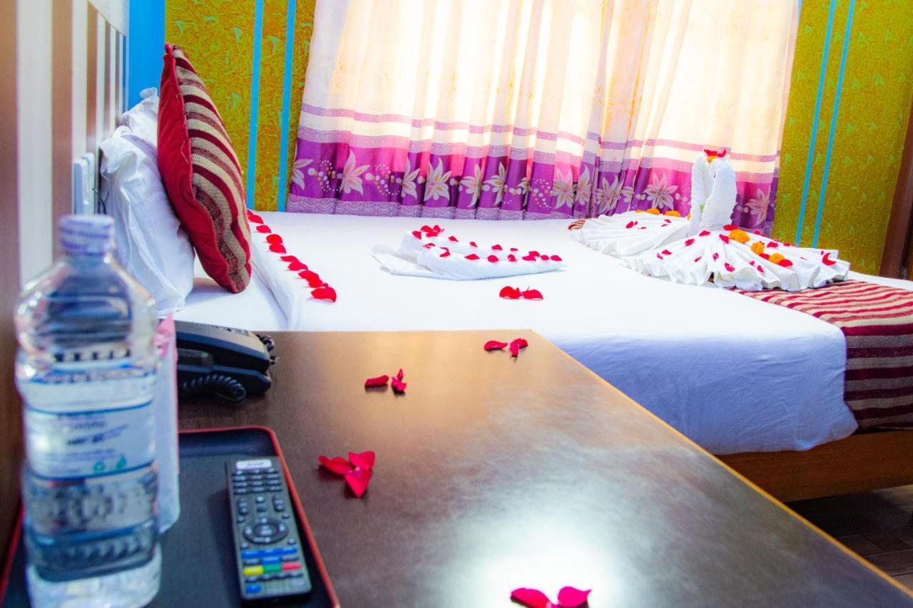 פוקהרה Hotel Middle Point Pvt Ltd מראה חיצוני תמונה
