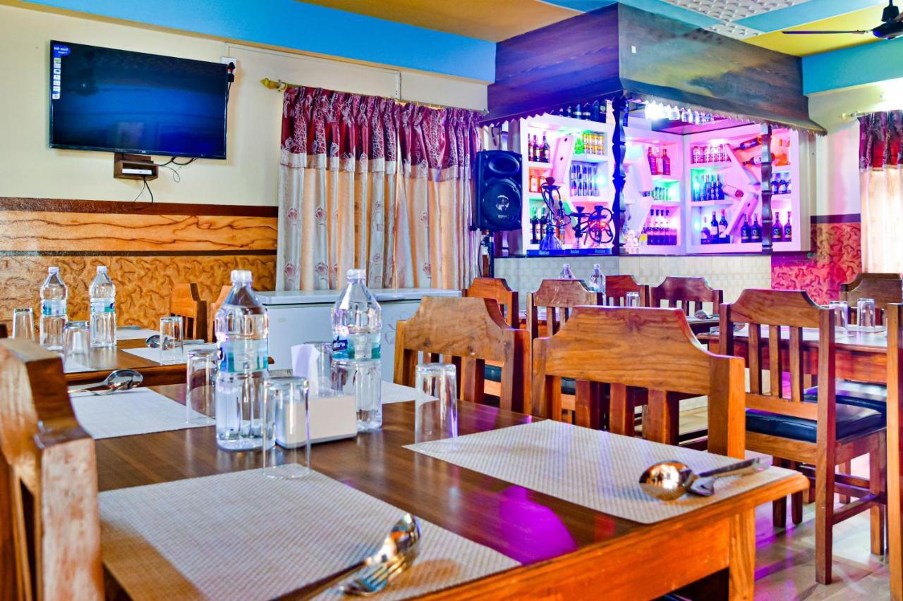 פוקהרה Hotel Middle Point Pvt Ltd מראה חיצוני תמונה