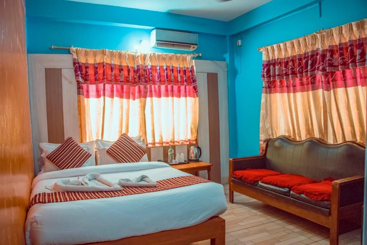 פוקהרה Hotel Middle Point Pvt Ltd מראה חיצוני תמונה