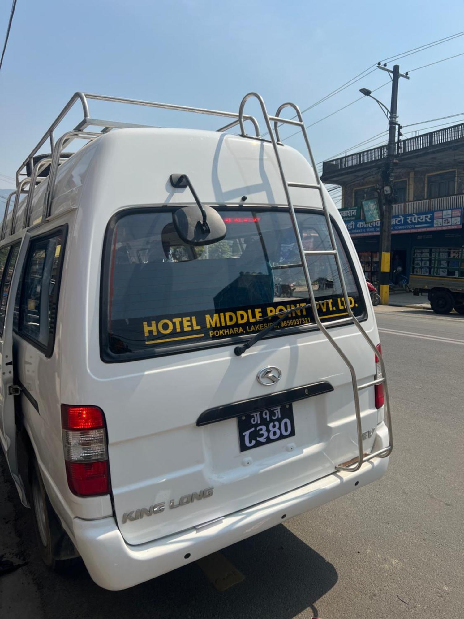 פוקהרה Hotel Middle Point Pvt Ltd מראה חיצוני תמונה
