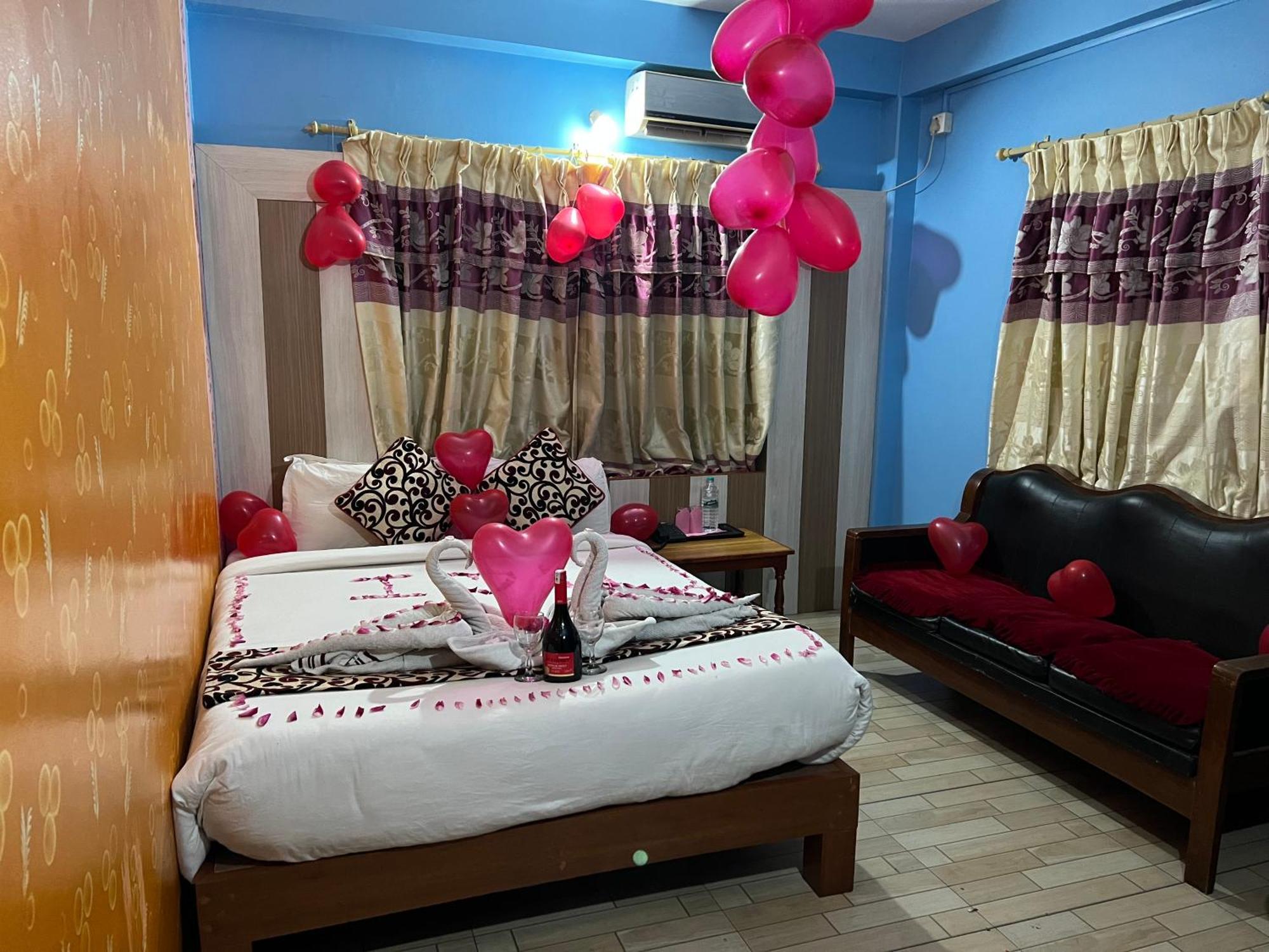 פוקהרה Hotel Middle Point Pvt Ltd מראה חיצוני תמונה